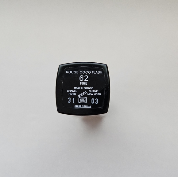 Chanel Rouge Coco Flash in Fire - Picture 7 of 7